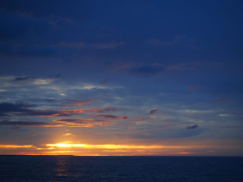エンパイアブルネイ　ホテルのプライベートビーチから見る夕日