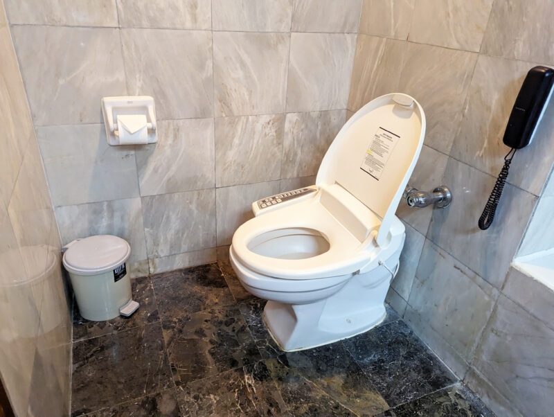 バンコク ホテル ロータス スクンビット　　デラックスキングルーム　バスルーム　トイレ