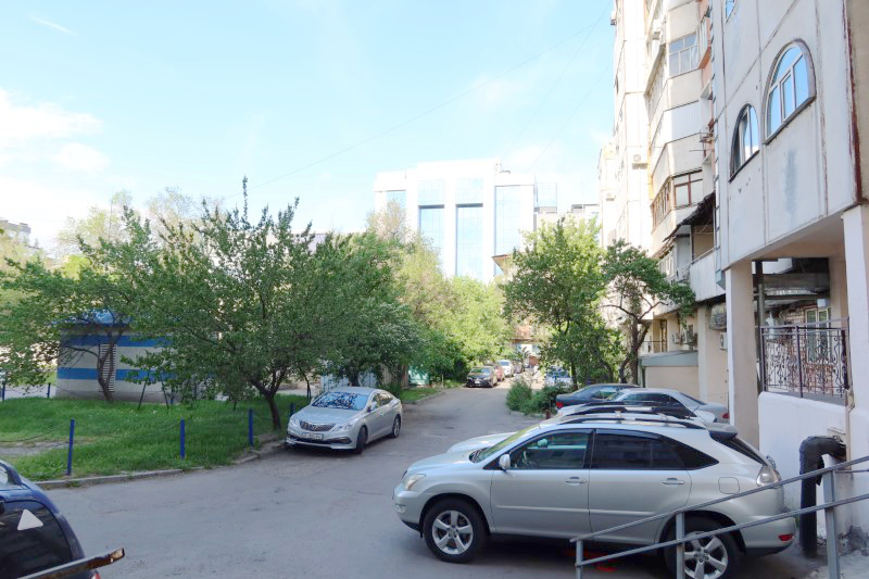 Downtown Hostel Bishkek のアパートメント敷地内