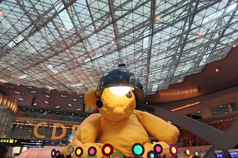 ドーハ空港の黄色いクマ