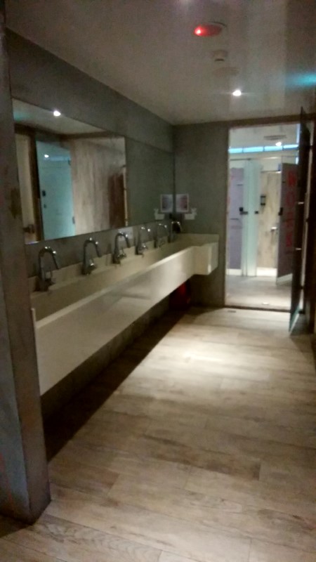 ワーク イン 台北　バスルームの洗面所