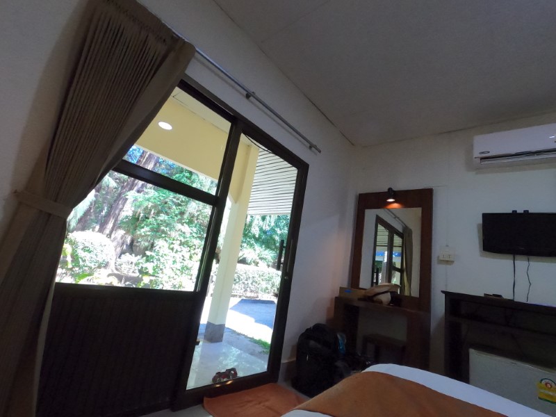 Wapi Resort Koh Lipe "Garden Bungalow"ベッドから見える外の景色