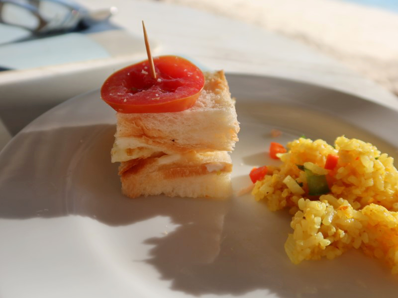"Wapi Resort" 朝食サンドイッチとピラフ