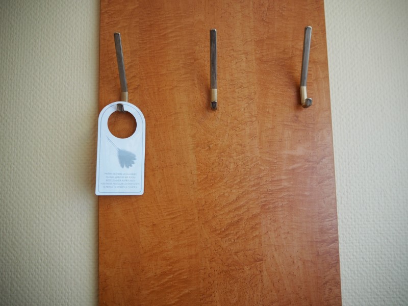 SAVOY Hotel Frankfurt room door hanger